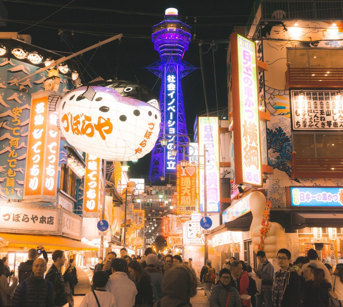 Japan-night-rovin ferrer Osaka, Japan